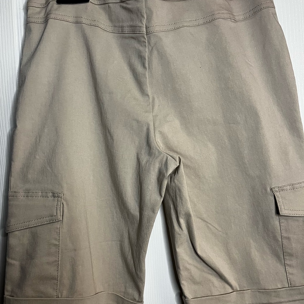 Women's SOHO Apparel Ltd Beige Belted Elastic Waist Shorts Size Small